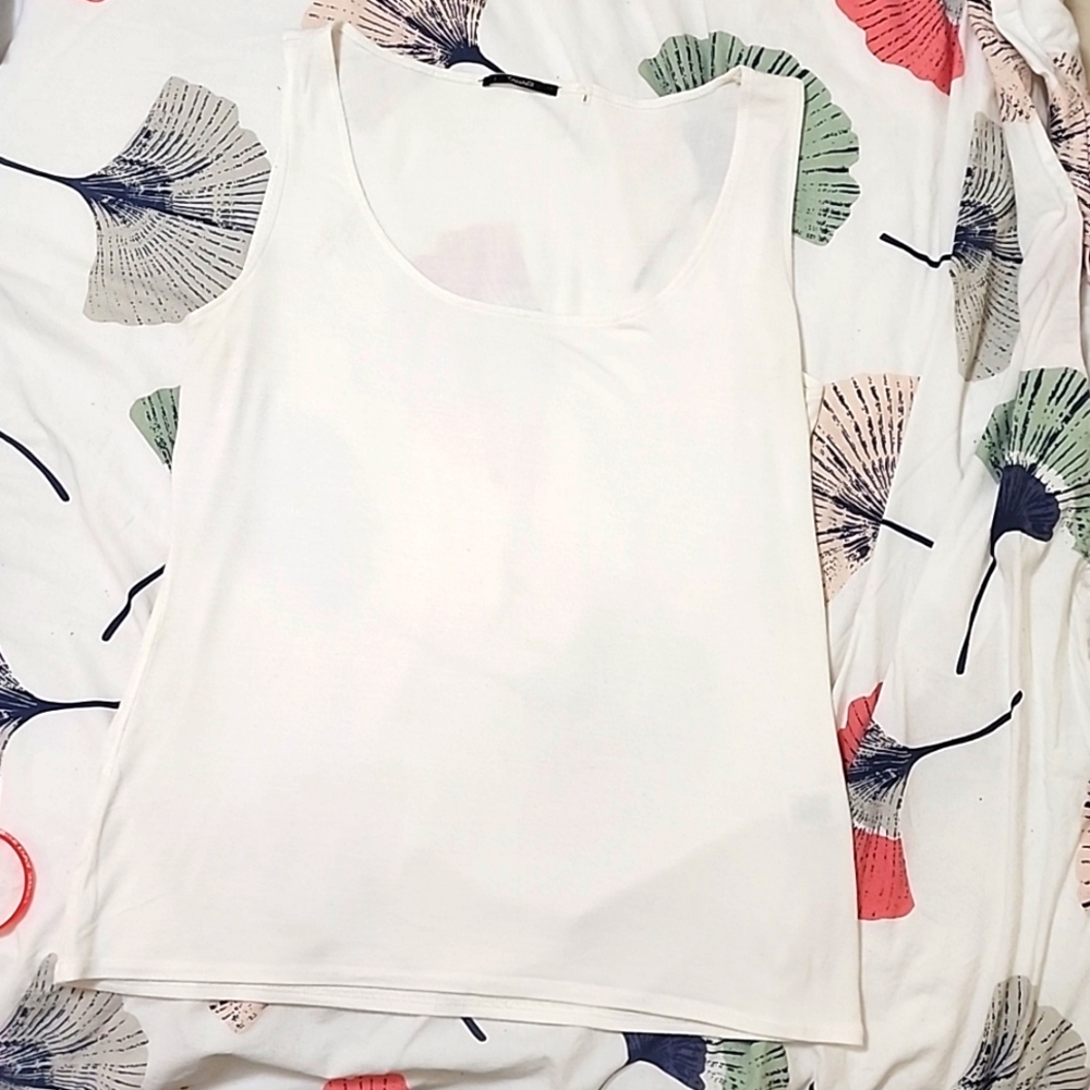 Tahari White Tanktop for Women.